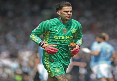 مانشستر سيتي يحدد مبلغا ضخما للسماح لحارسه إيدرسون بالانتقال للاتحاد السعودي