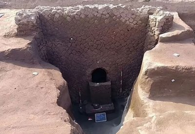 إيطاليا: علماء الآثار يتوصلون لاكتشاف "غير مسبوق" بعد الكشف عن تابوت عمره 2000 عام