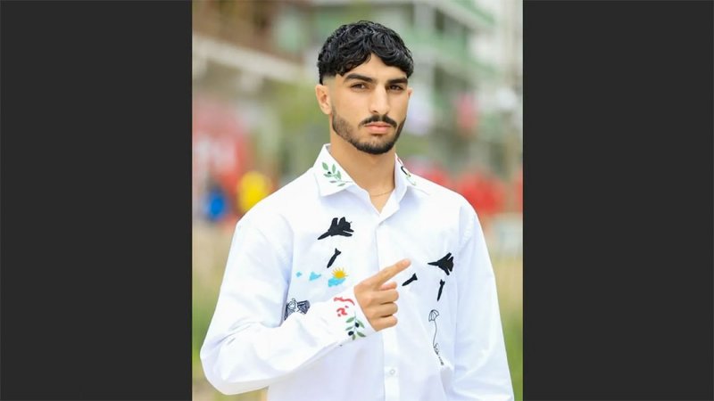 "طائرة حربية وطفلان".. قصة قميص فلسطين في افتتاح الأولمبياد