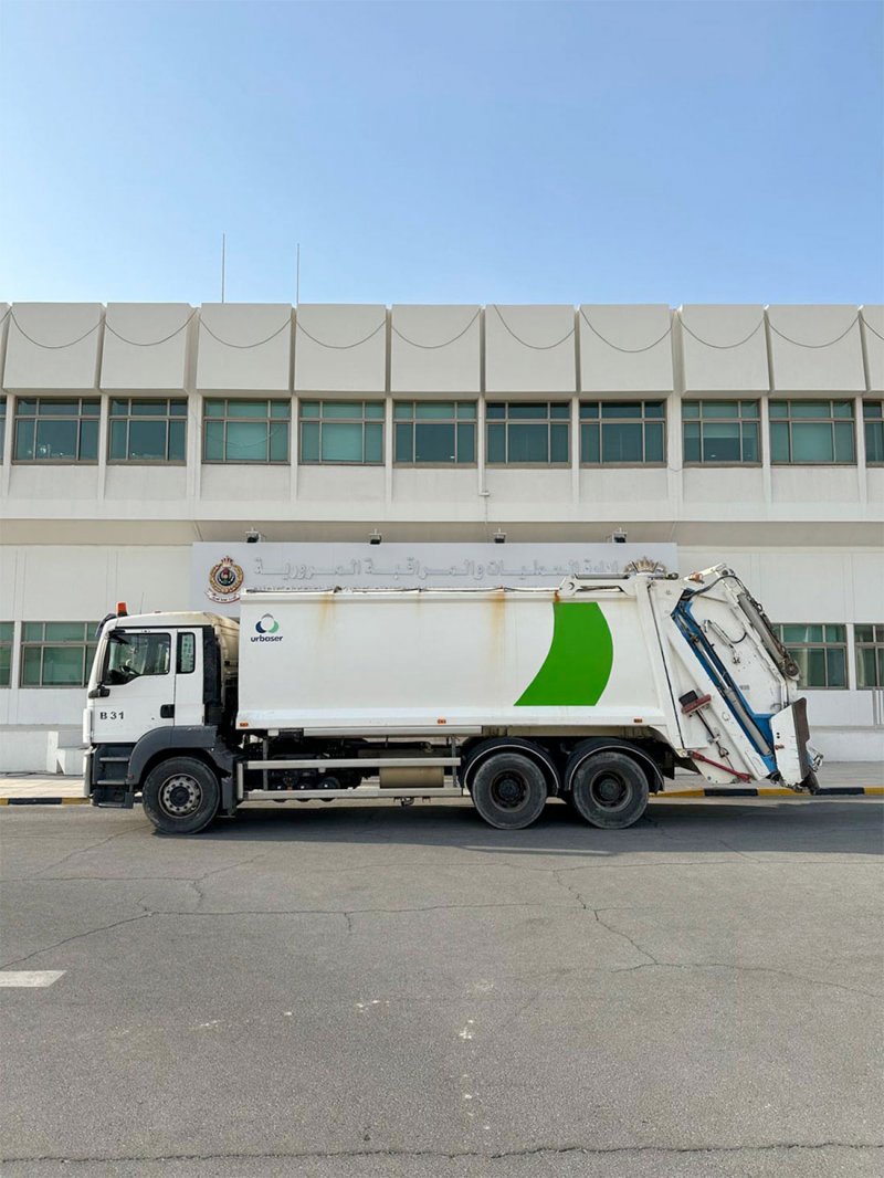 بعد رصد "البلاد" لها.. "النيابة" تأمر بحبس سائق شاحنة احتياطياً لتعريضه سلامة مستخدمي الطريق للخطر