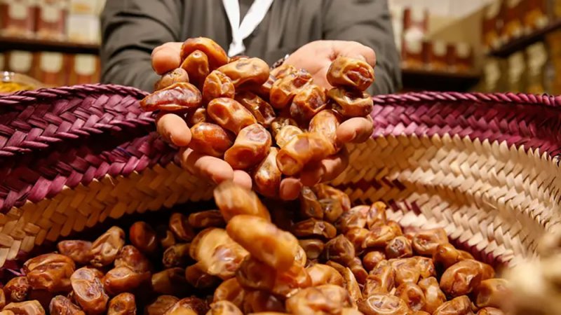في السعودية.. نظام إلكتروني ينظم حركة تداول التمور في الأسواق الموسمية