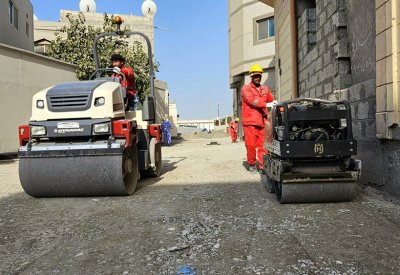 50% نسبة الإنجاز بأولى مراحل مشروع تطوير طرق بمجمعيْ 421 و423 في جدحفص