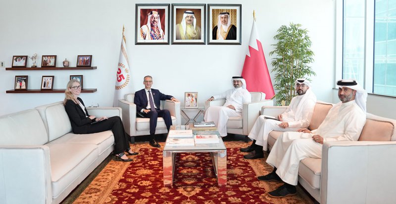 وزير الصناعة والتجارة يستقبل سفير الولايات المتحدة الأمريكية لدى مملكة البحرين