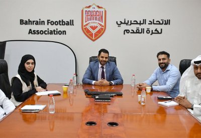 لجنة الرقابة والحوكمة بالاتحاد البحريني لكرة القدم تعقد اجتماع عمل