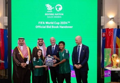 السعودية تسلم الفيفا رسمياً ملف الترشح لاستضافة كأس العالم 2034
