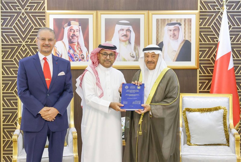 رئيس مجلس الشورى يثمّن الإسهامات البحثية في إبراز التقدُّم القانوني والتشريعي بمملكة البحرين