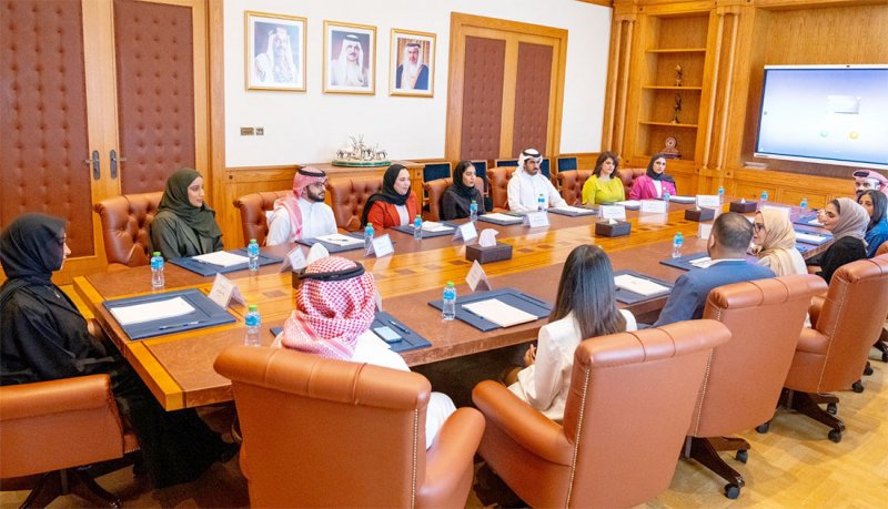 وزيرة الصحة تلتقي منتسبي الدفعة التاسعة من برنامج رئيس مجلس الوزراء لتنمية الكوادر الحكومية