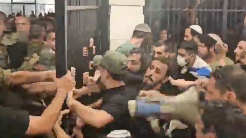 فوضى واتهام باعتداء جنسي.. ماذا يحدث في قاعدة إسرائيلية؟