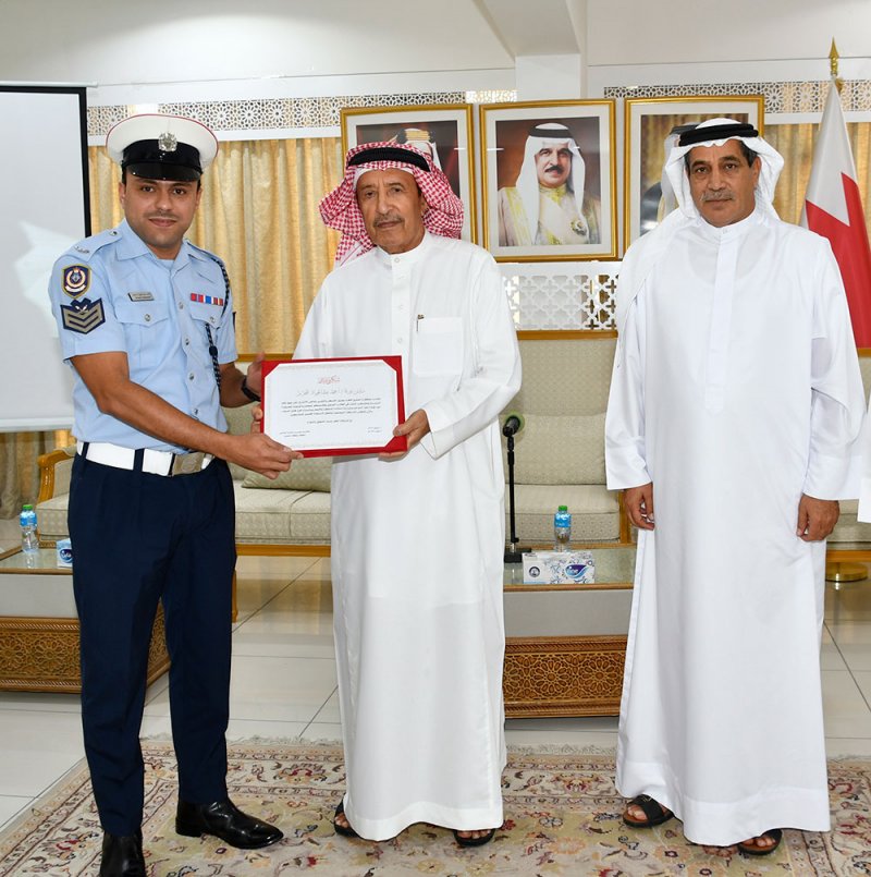 محافظة المحرق تنظم محاضرة توعوية لمرتادي البحر بالتعاون مع قيادة خفر السواحل