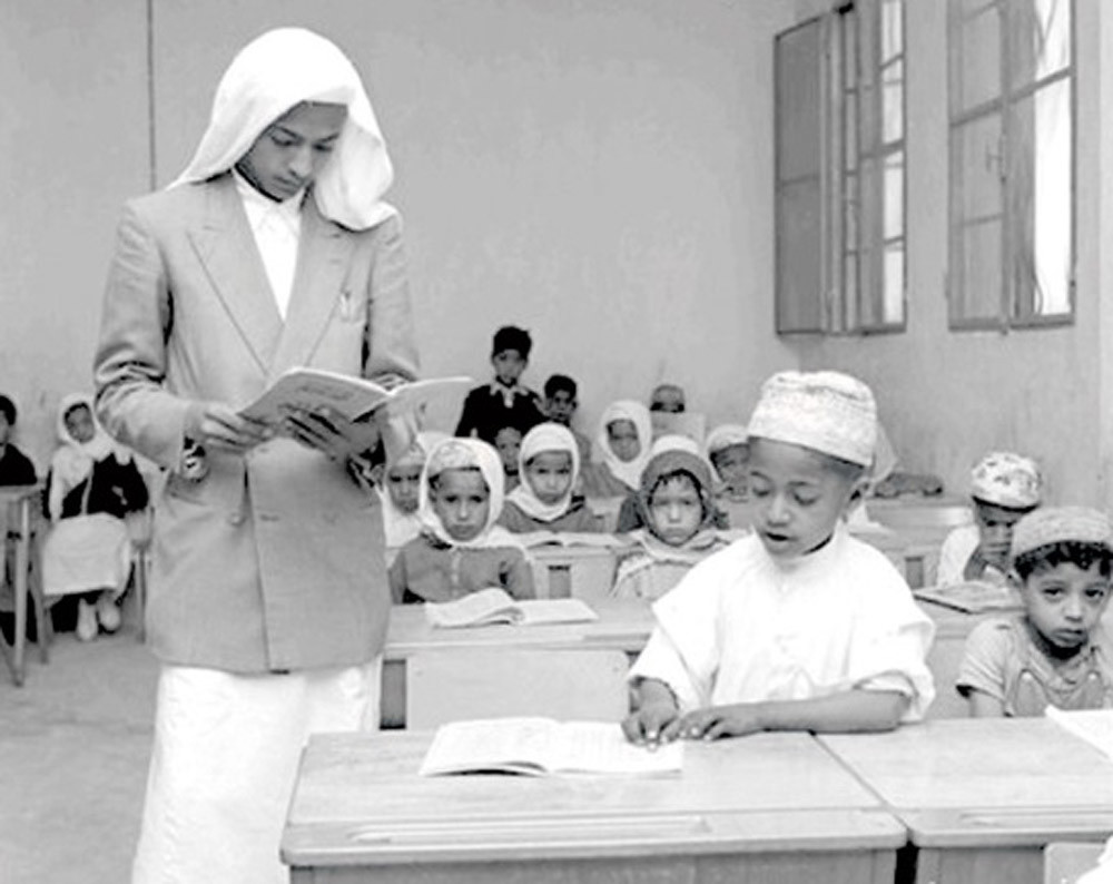 كان عضوًا في مجلس إدارة التعليم والمجلس العرفي عام 1920
