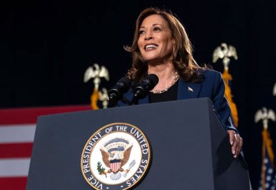 حملة كامالا هاريس جمعت ضعف أموال حملة دونالد ترامب