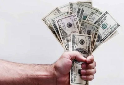مقتدر ماليا وأناشد الموافقة على إقامة زوجتي العربية