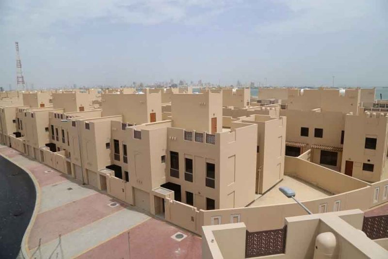 غارق في الأقساط ومهدد بسحب وحدتي السكنية