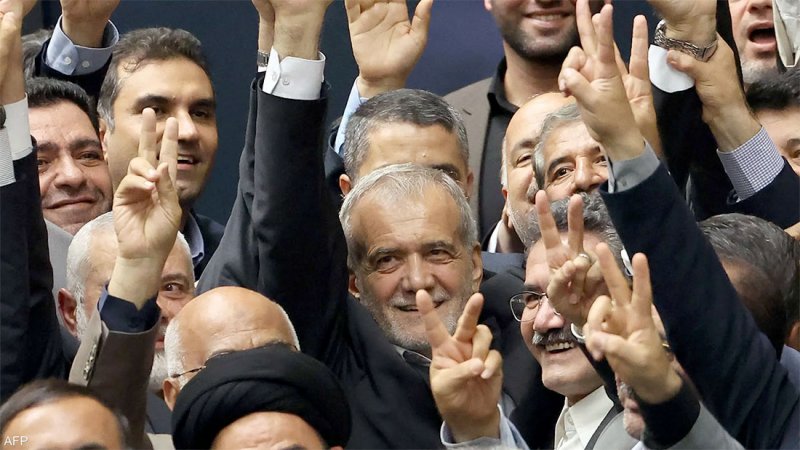 كيف وضع اغتيال هنية الرئيس الإيراني أمام "الاختبار الصعب"؟