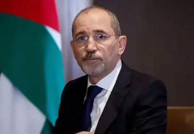 وزير الخارجية الأردني في زيارة نادرة إلى إيران مع احتدام التوتر