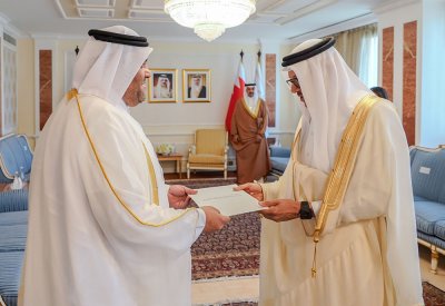 وزير الخارجية يتسلم نسخة من أوراق اعتماد سفير قطر المعين لدى البحرين