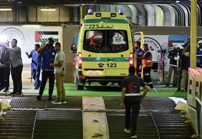 "بلومبيرغ" تكشف تفاصيل الجهد الإماراتي الإنساني في غزة