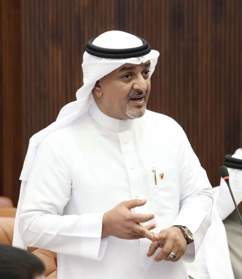 المحفوظ يقترح اقتصار السداد على الرسوم المقررة لإعادة قيد النشاط التجاري