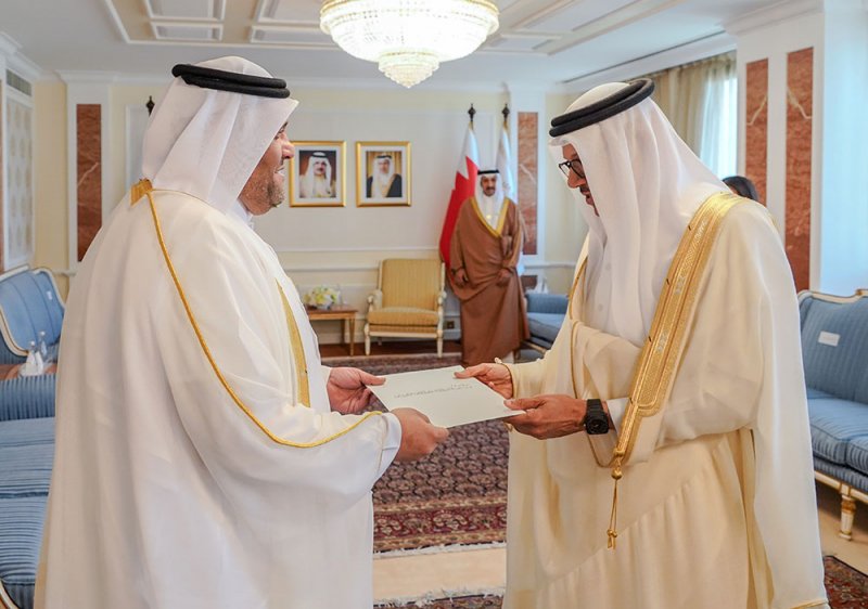 وزير الخارجية يتسلم نسخة من أوراق اعتماد سفير قطر المعين لدى البحرين