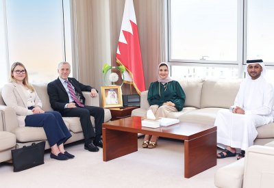 الأمين العام للتظلمات تبحث مع السفير البريطاني أفق التعاون الثنائي في مجالات التدريب والتطوير
