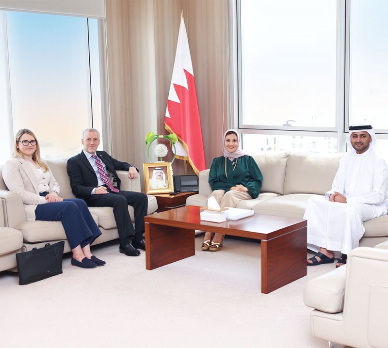 الأمين العام للتظلمات تبحث مع السفير البريطاني أفق التعاون الثنائي في مجالات التدريب والتطوير