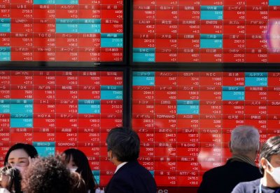 بنك اليابان يطمئن المستثمرين ويقود بورصة طوكيو للارتفاع