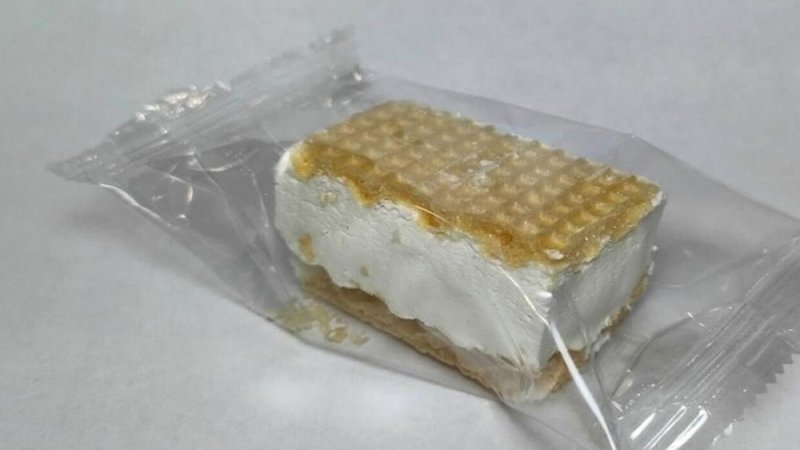 "مقرمش وغير قابل للذوبان".. معمل في منطقة موسكو يبتكر نوعاً جديداً من الآيس كريم