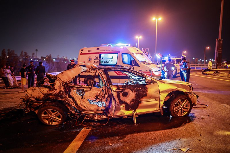 بالصور: وفاة شخص إثر حادث مروري بين مركبتين واشتعال الحريق بإحداهما