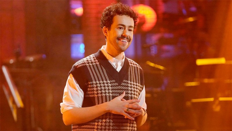 Netflix توقع صفقة النظرة الأولى مع رامي يوسف