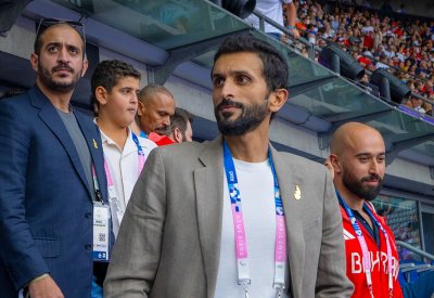 ناصر بن حمد يشهد تتويج سلوى عيد بفضية سباق 400 متر
