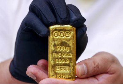 تباين بأسعار الذهب في أسبوع مع زيادة آمال خفض الفائدة