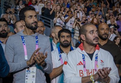 ناصر بن حمد يشهد منافسات رفع الأثقال ويهنئ بالإنجاز الأولمبي التاريخي