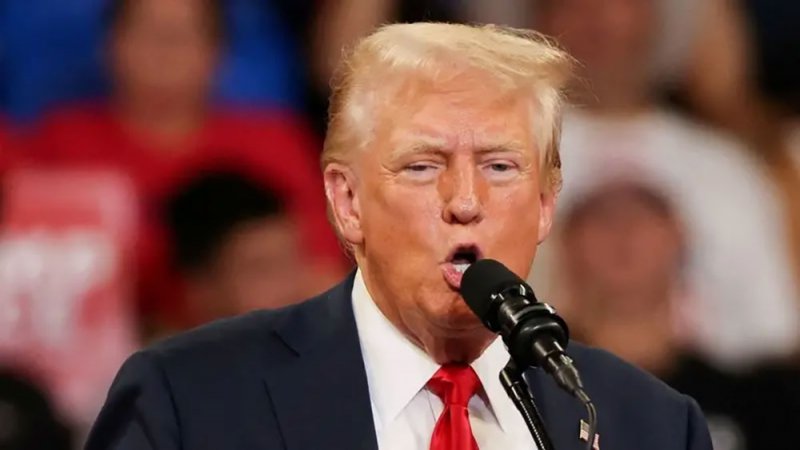 "إيران لن تتوقف".. أول تعليق لترامب بعد اختراق حملته