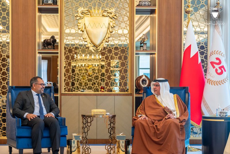 سمو ولي العهد رئيس مجلس الوزراء يتسلم رسالة خطية موجهة إلى جلالة الملك المعظم من فخامة رئيس جمهورية المالديف