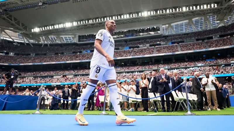 الأنظار تتوجه نحو مبابي في كأس السوبر الأوروبية