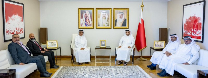 وزير الإعلام يستقبل مجلس إدارة اتحاد جمعيات المسرحيين في البحرين