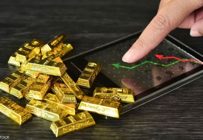 الذهب يلمع مجددا.. الدولار الضعيف يدفعه للأعلى
