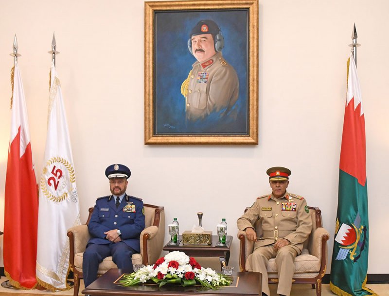 رئيس هيئة الأركان يجتمع مع معالي رئيس هيئة الأركان العامة للقوات المسلحة السعودية خلال الاجتماع الأول للجنة الدفاعية والعسكرية