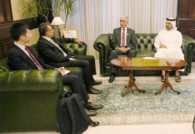 وزير الأشغال يستقبل سفير جمهورية سنغافورة لدى مملكة البحرين
