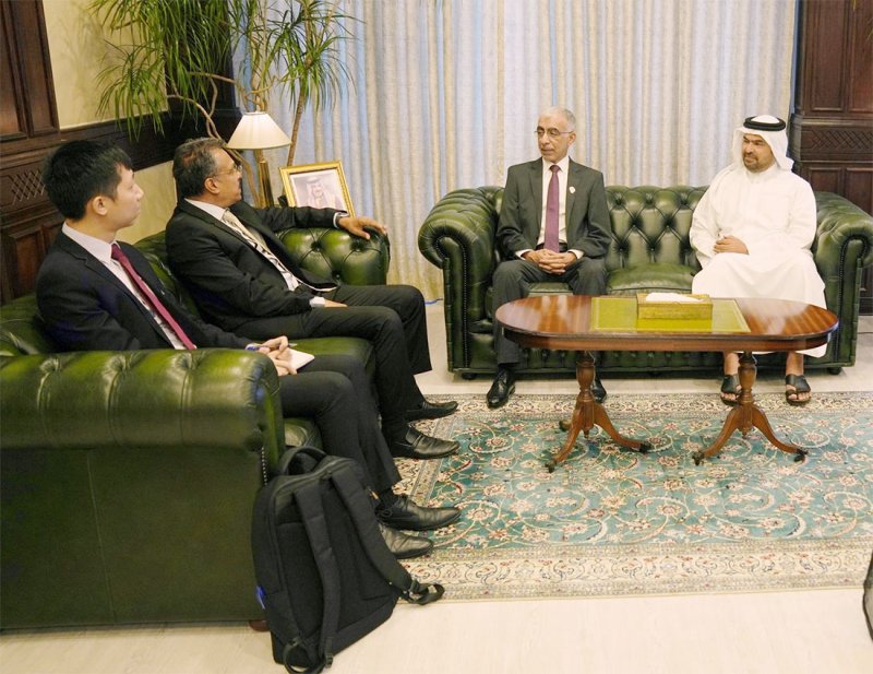 وزير الأشغال يستقبل سفير جمهورية سنغافورة لدى مملكة البحرين