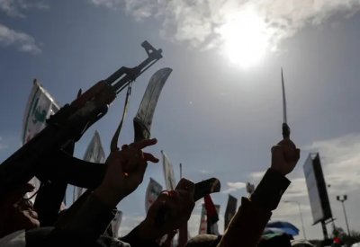 واشنطن: دمرنا زورقاً حوثياً مسيراً بالبحر الأحمر