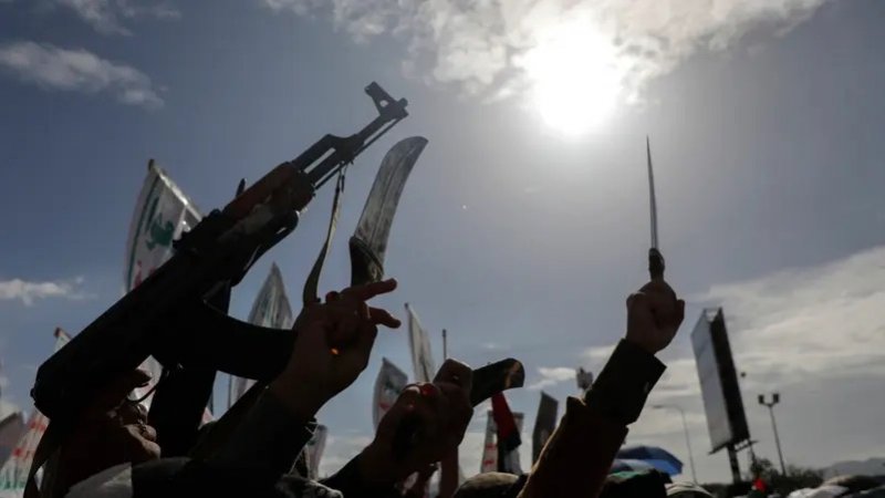 واشنطن: دمرنا زورقاً حوثياً مسيراً بالبحر الأحمر