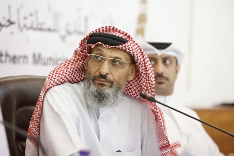 رئيس “بلدي الجنوبية” يدق ناقوس الخطر: جمع العمالة الآسيوية الأغذية من الحاويات لبيعها بوابة للأمراض