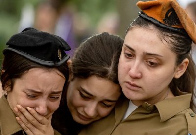 إسرائيل.. مقتل ضابط وجندي في غزة والإجمالي يرتفع إلى 692