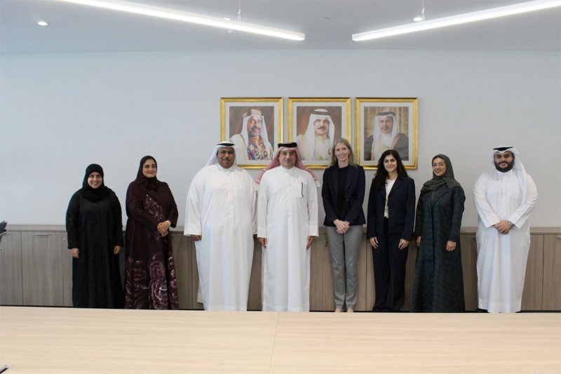 الرئيس التنفيذي لهيئة الفضاء يجتمع بالقائم بأعمال نائب رئيس بعثة الولايات المتحدة الأمريكية في البحرين