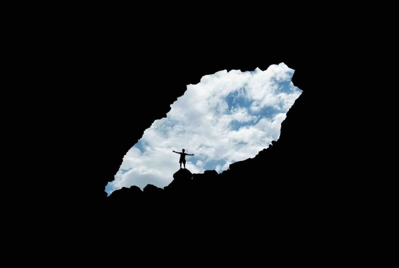 بالصور: "أبو الوعول".. أحد أطول الكهوف في السعودية ووجهة سياحية لمحبّي المغامرات
