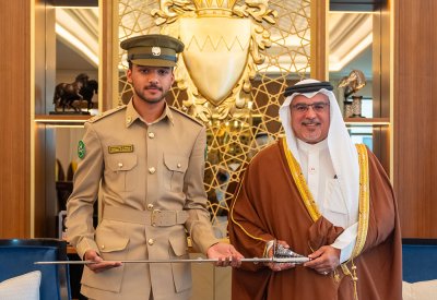 سمو ولي العهد رئيس مجلس الوزراء يستقبل السيد زياد الرويعي ونجله محمد زياد الرويعي