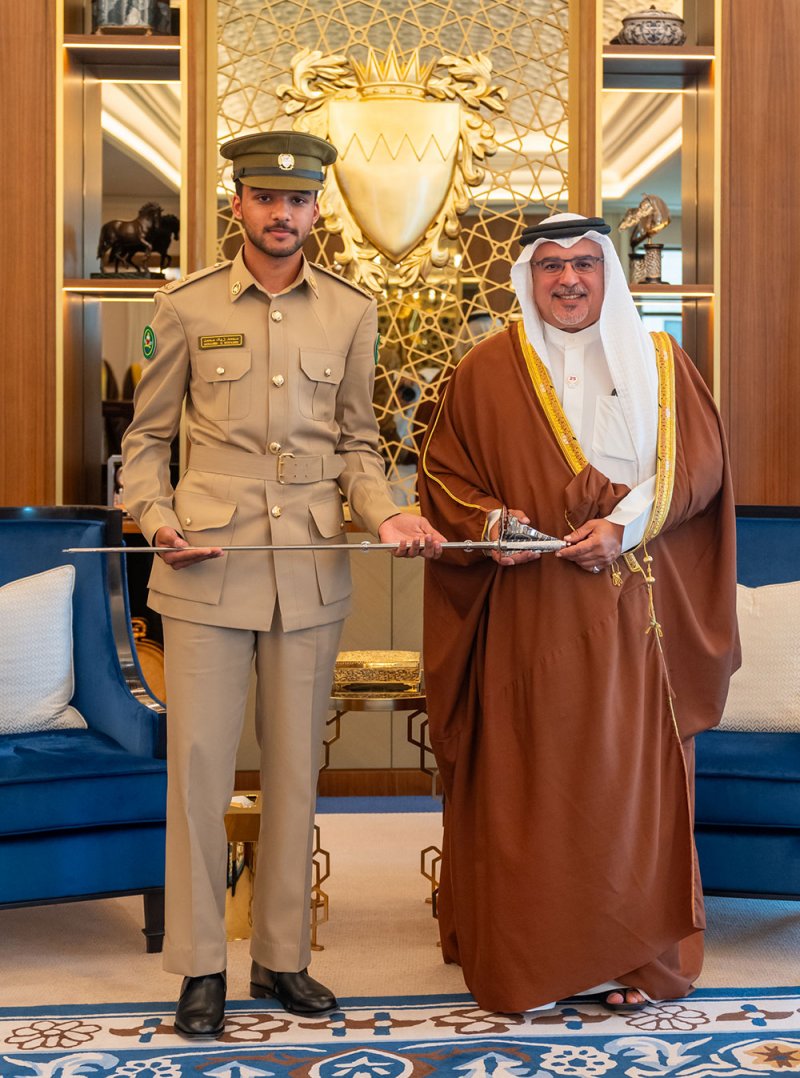 سمو ولي العهد رئيس مجلس الوزراء يستقبل السيد زياد الرويعي ونجله محمد زياد الرويعي