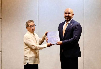 وكيل وزارة الخارجية للشؤون القنصلية والإدارية يلتقي مع وكيل وزارة الخارجية للشؤون الإدارية بجمهورية الفلبين