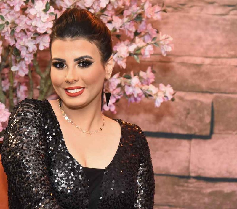 المصرية فيروز حسن تصدر أغنيتها الجديدة “سحرك عالي”